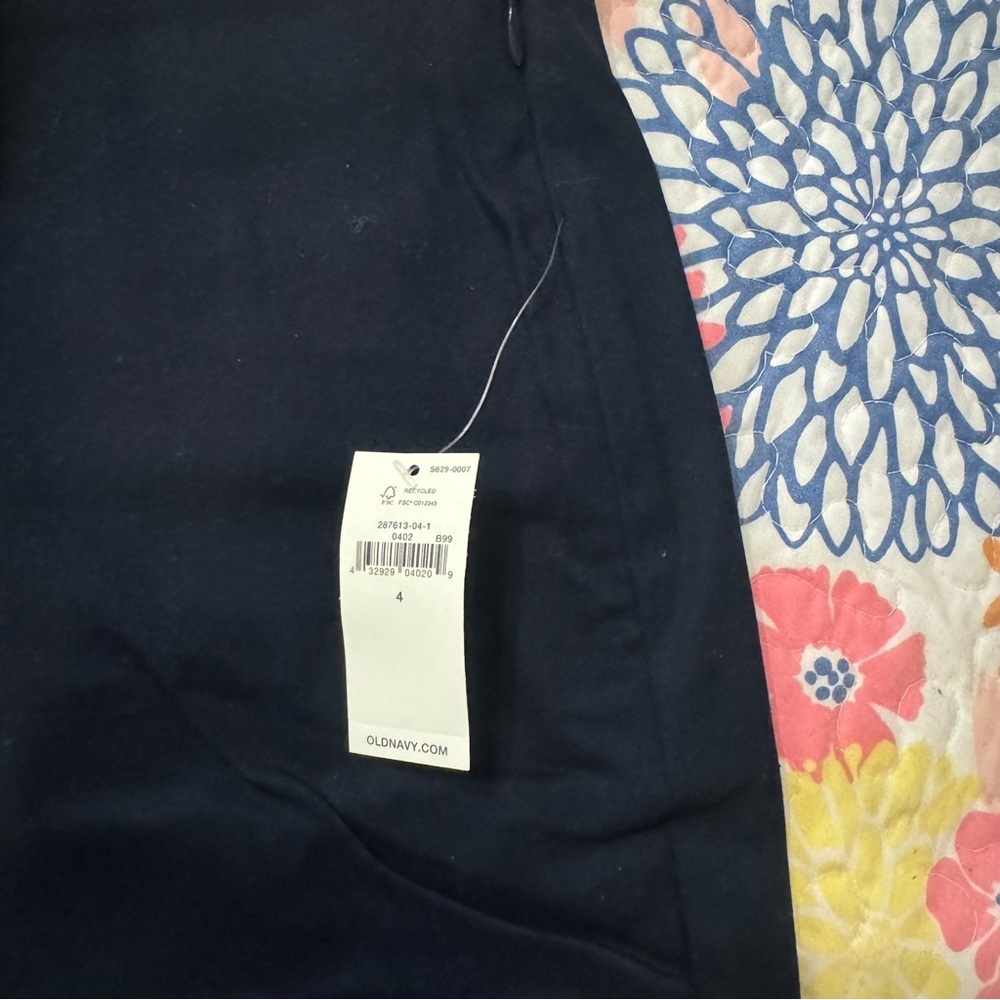 NWT size 4 navy old navy pants - Picture 3 of 6
